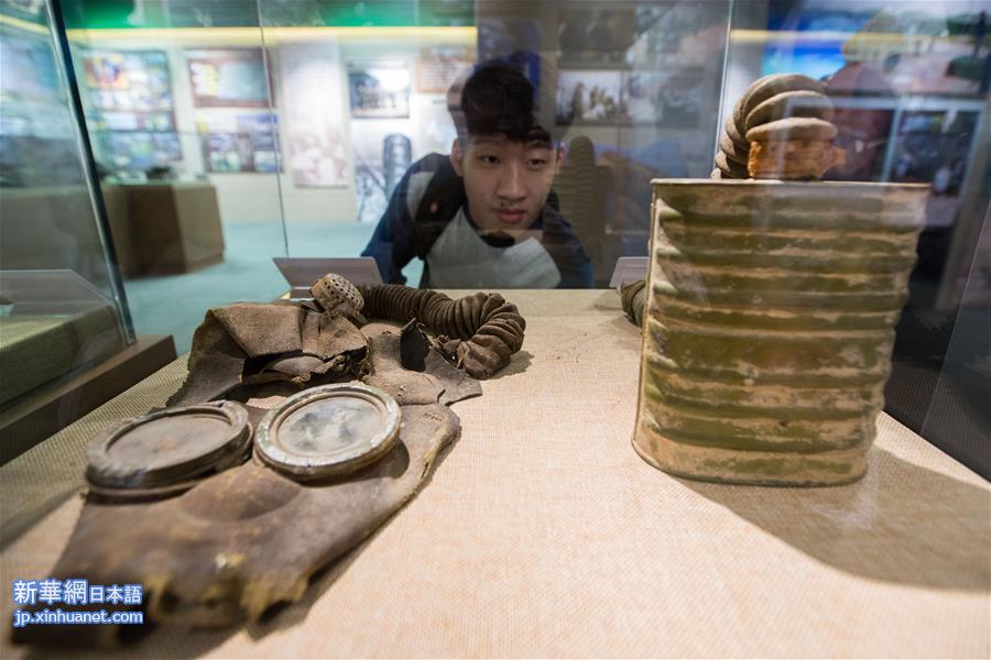 #（社会）（3）“处理日本遗弃在华化学武器工作纪实展”吸引观众参观