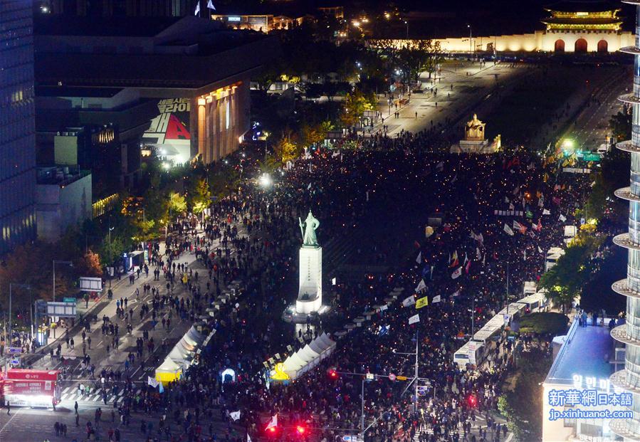 （国际）（1）韩国民众万人集会要求总统朴槿惠下台 