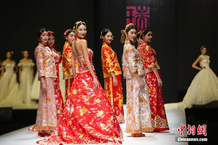 中国式花嫁鳳服、秀稲竜鳳のウェディングドレスドレス - ドレス