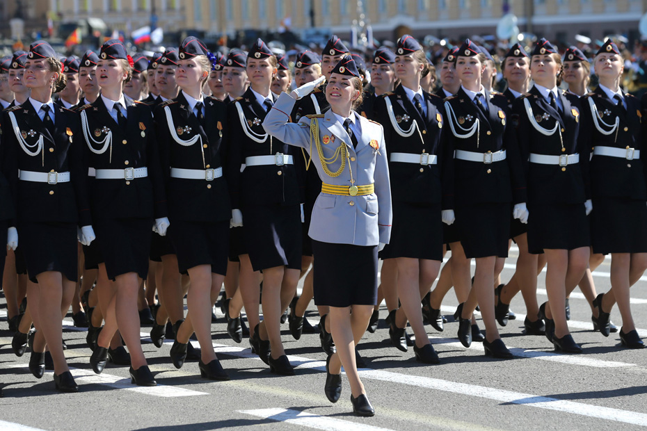ロシア「警察官の日」　ロシア女性警官は顔面偏差値高い