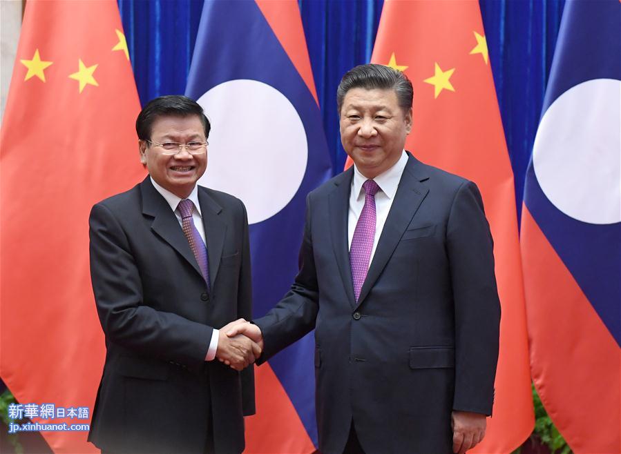 （时政）习近平会见老挝总理通伦 