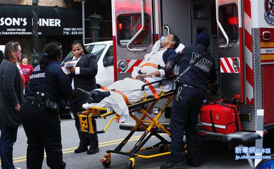 （外代一线）（10）纽约发生列车出轨事故致103人受伤