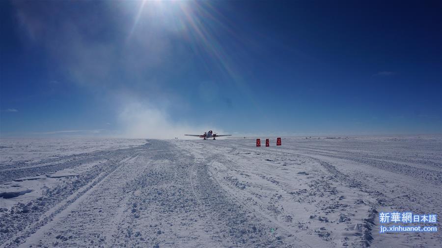 （第33次南极科考）（3）中国首架极地固定翼飞机成功降落南极冰盖之巅