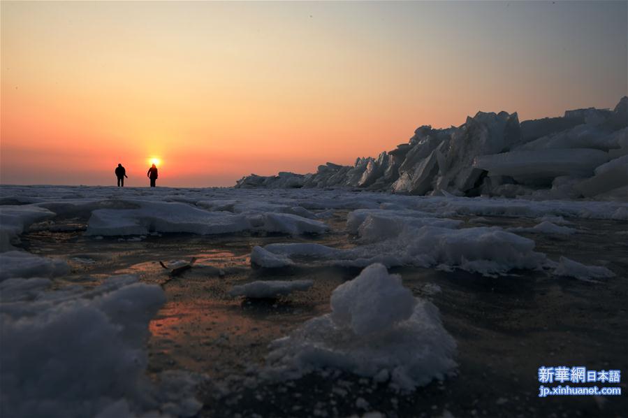 （环境）（4）中俄界湖兴凯湖：壮美冰排映夕阳