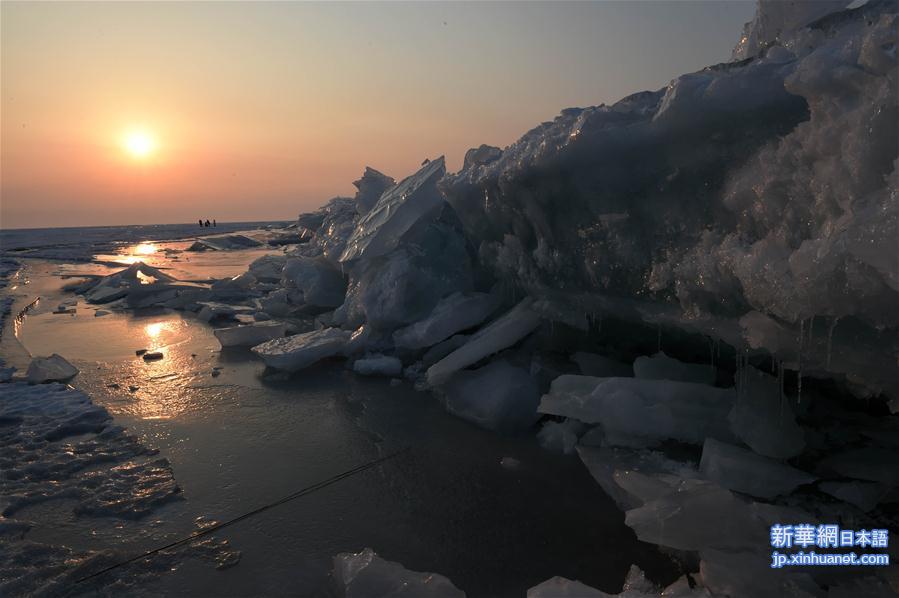 （环境）（5）中俄界湖兴凯湖：壮美冰排映夕阳