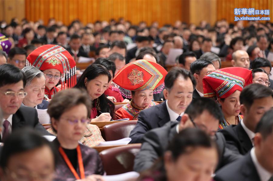 （两会·人大开幕）（15）十二届全国人大五次会议在京开幕