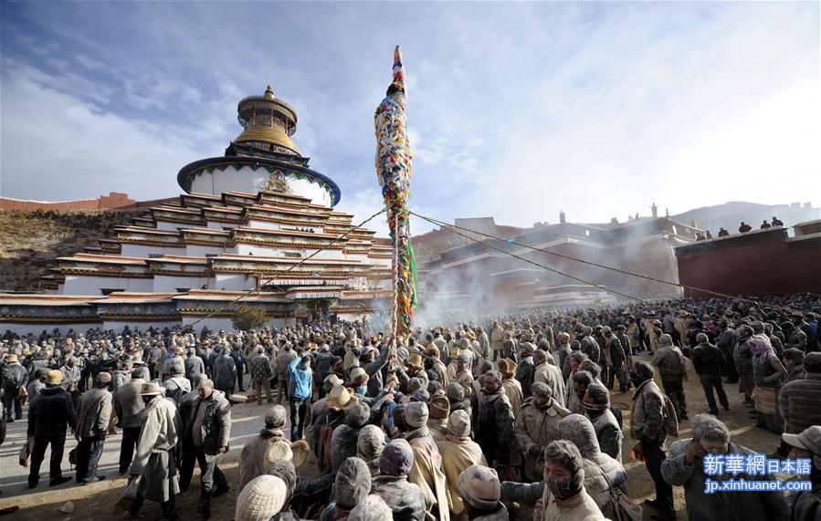 （社会）（1）西藏：抛撒糌粑闹新春