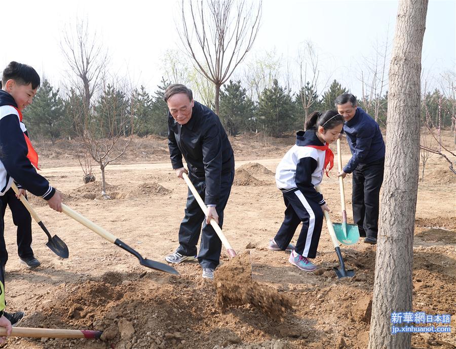 （XHDW）（8）党和国家领导人参加首都义务植树活动