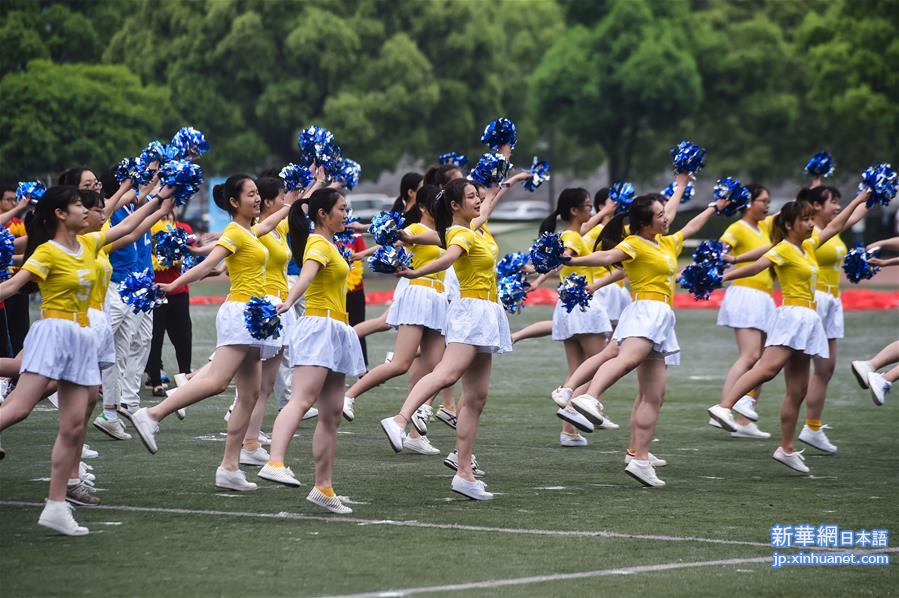 （社会）（2）杭州大学生举行迎“五四”校园广场秀
