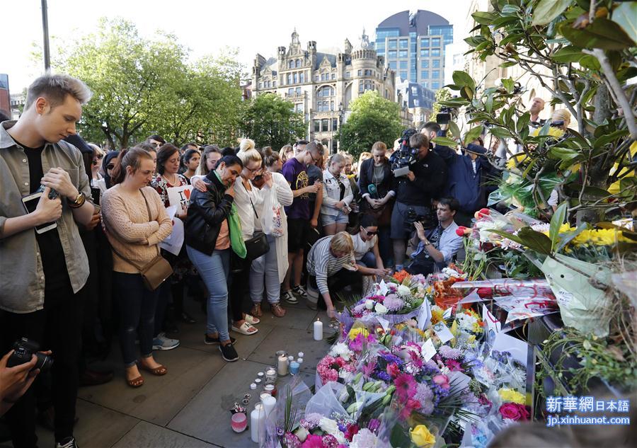 （国际）（5）曼彻斯特集会悼念恐袭遇难者