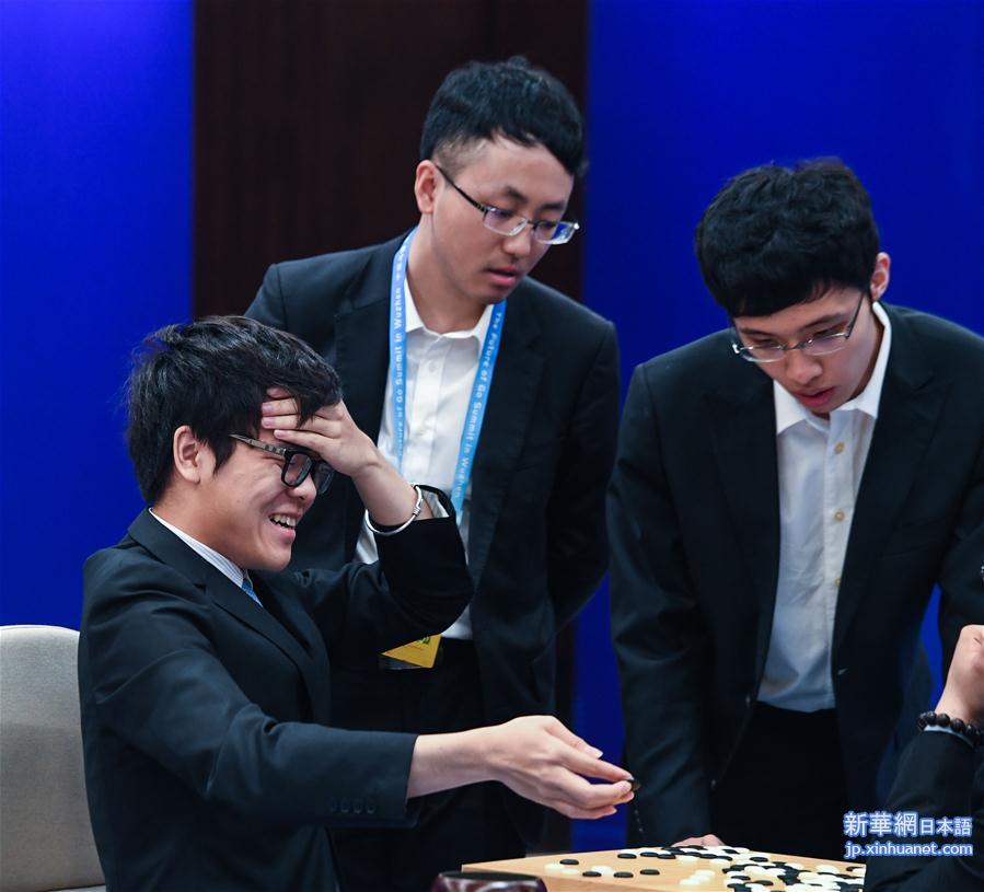 （体育）（11）围棋——“人机大战”第二局：柯洁不敌“阿尔法围棋”