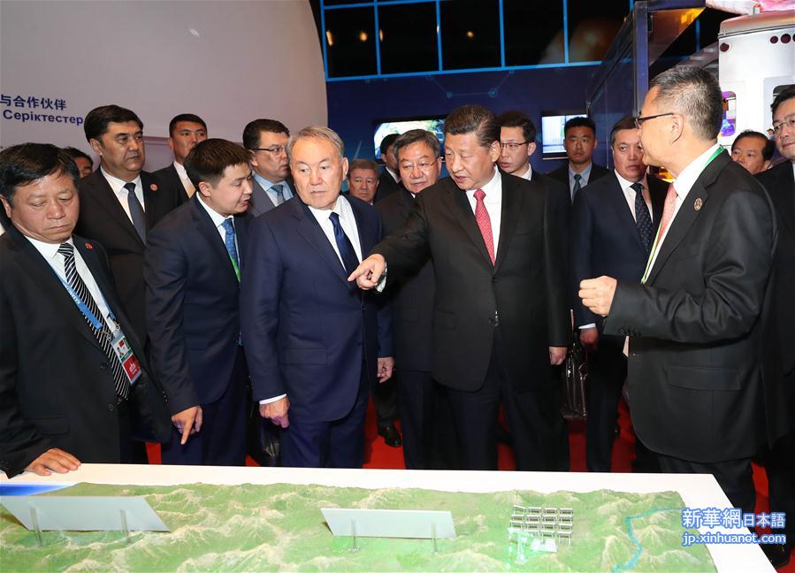 （时政）（2）习近平同哈萨克斯坦总统纳扎尔巴耶夫共同参观阿斯塔纳专项世博会中国国家馆 并出席中哈亚欧跨境运输视频连线仪式