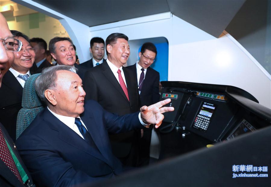 （XHDW）习近平同哈萨克斯坦总统纳扎尔巴耶夫共同参观阿斯塔纳专项世博会中国国家馆 并出席中哈亚欧跨境运输视频连线仪式