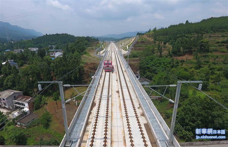 （砥砺奋进的五年·重大工程巡礼）（6）我国首条穿越秦岭的高速铁路预计年内开通 