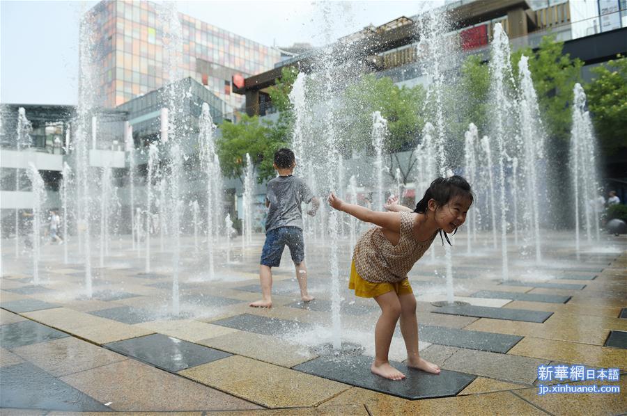 （社会）（3）北京：高温戏水觅清凉