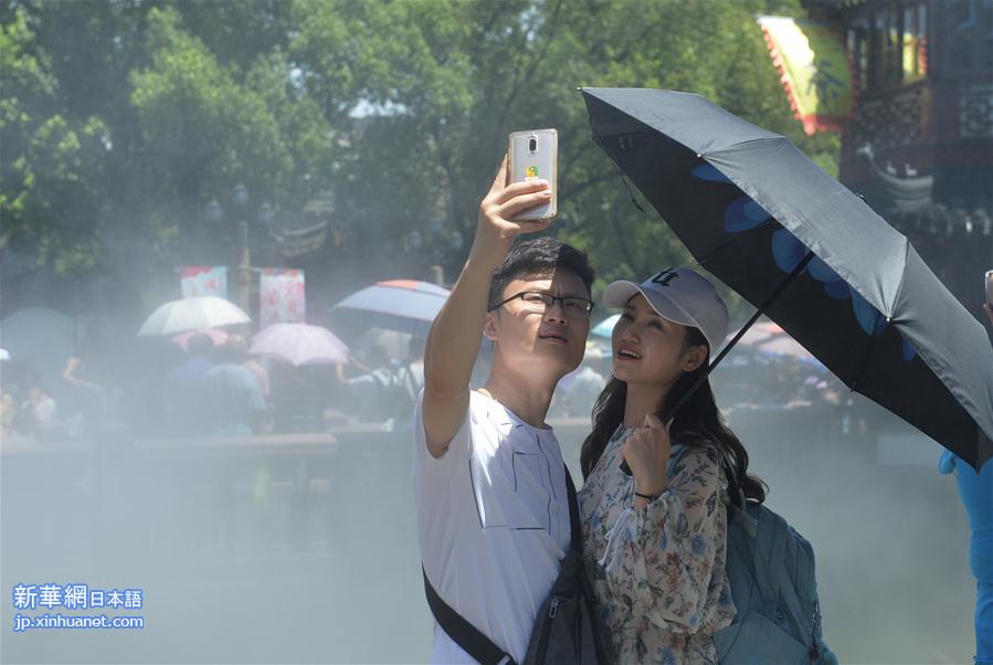 #（社会）（3）上海：高温持续 喷雾降温