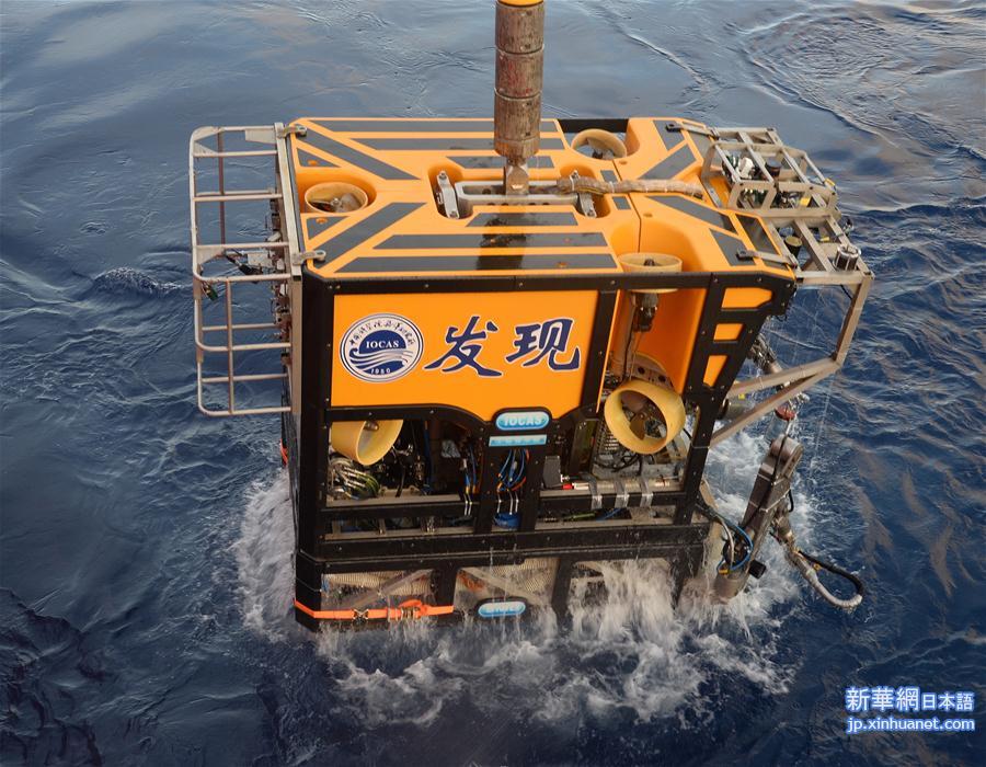 （科技）（3）我国首次实现缆控式与自治式水下机器人深海交会拍摄