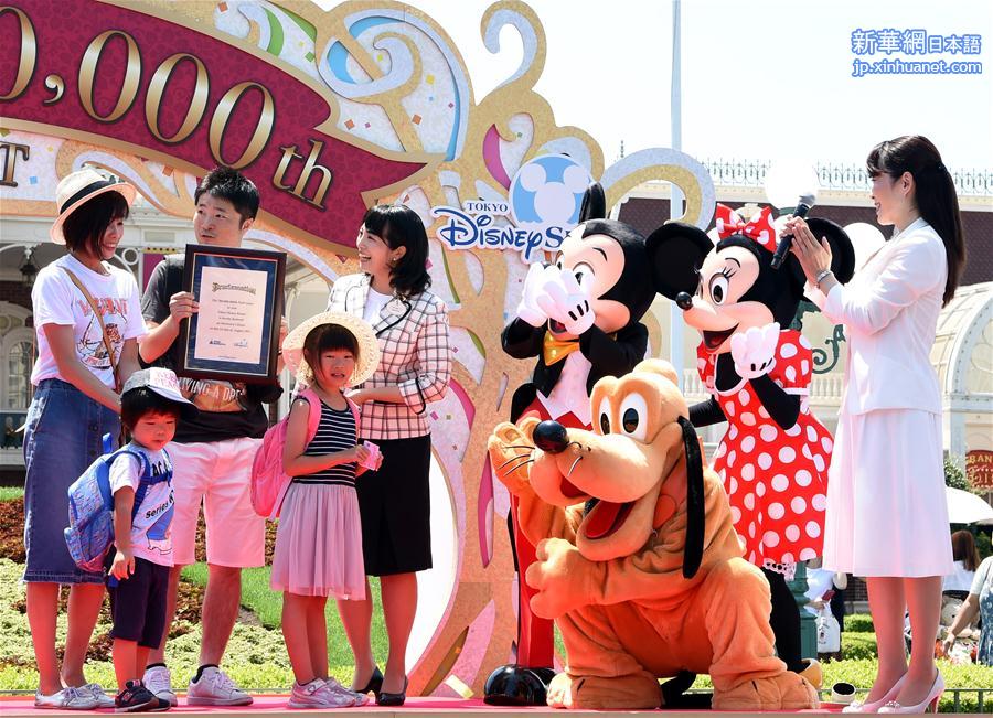 （国际）（1）东京迪士尼乐园迎来第七亿名游客