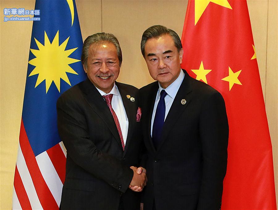 （XHDW）王毅会见马来西亚外长阿尼法