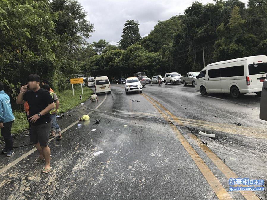 （国际）（2）11名中国游客在泰国清迈遇交通事故受伤 