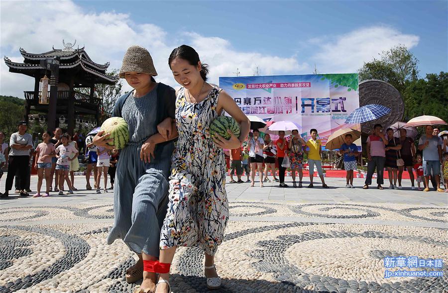 #（社会）（4）贵州丹寨举办趣味西瓜节