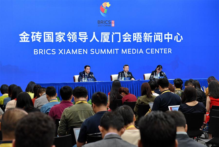 （厦门会晤·XHDW）（7）中国代表团商务部副部长王受文举行新闻发布会