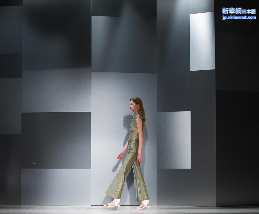 （国际）（5）米兰时装周：中国设计师品牌RICOSTRU发布2018春夏女装新品