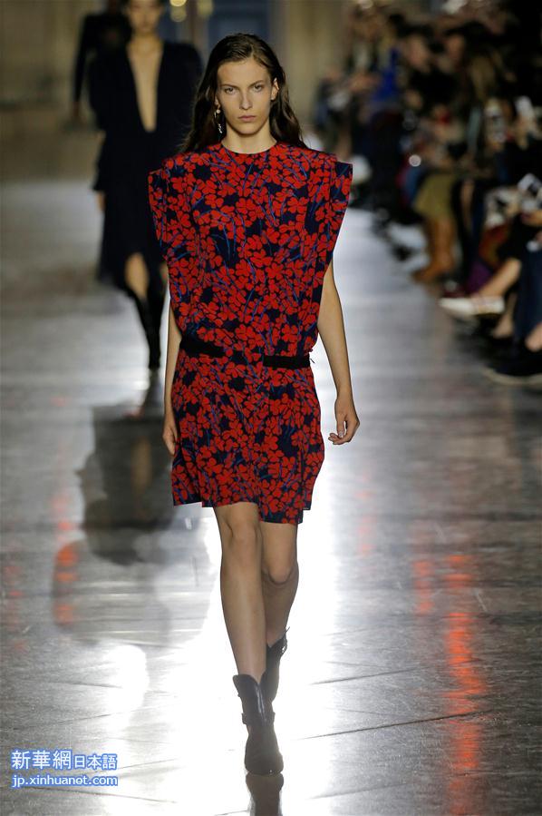 （国际）（3）巴黎时装周：纪梵希发布2018春夏女装成衣新品