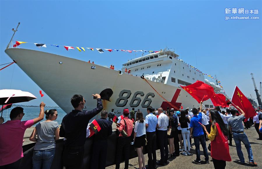 （国际）（1）中国海军和平方舟医院船首访安哥拉