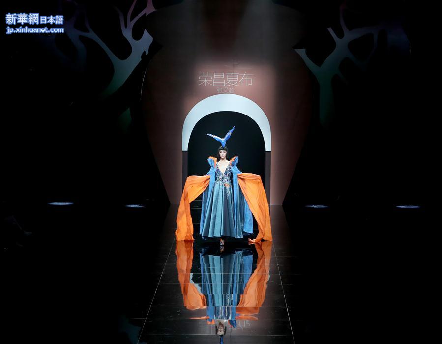 （文化）（5）“荣昌夏布·张义超”时装发布会在京举行