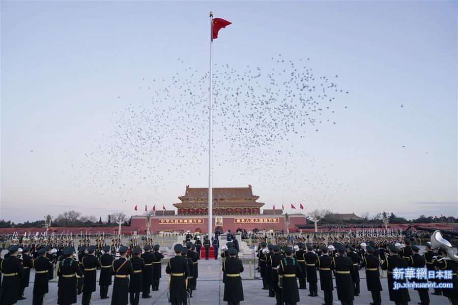 （社会）（6）人民解放军首次执行天安门广场升国旗任务