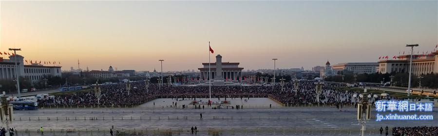 （社会）（10）人民解放军首次执行天安门广场升国旗任务 