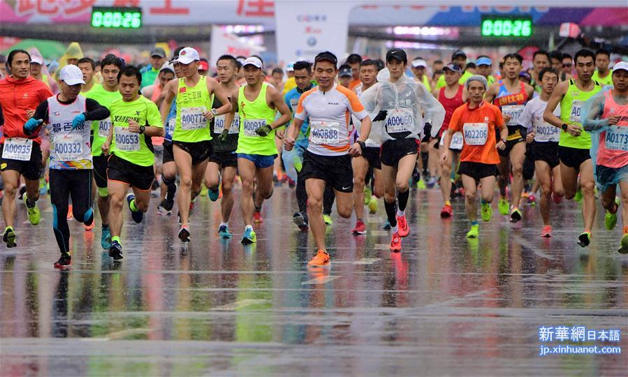 （体育）（2）马拉松——厦门马拉松赛开跑