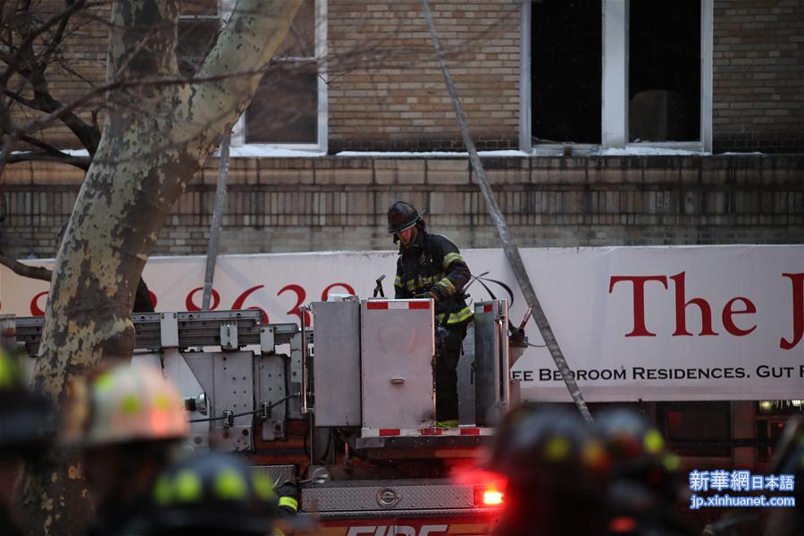 （国际）（2）纽约一公寓楼发生火灾14人受伤