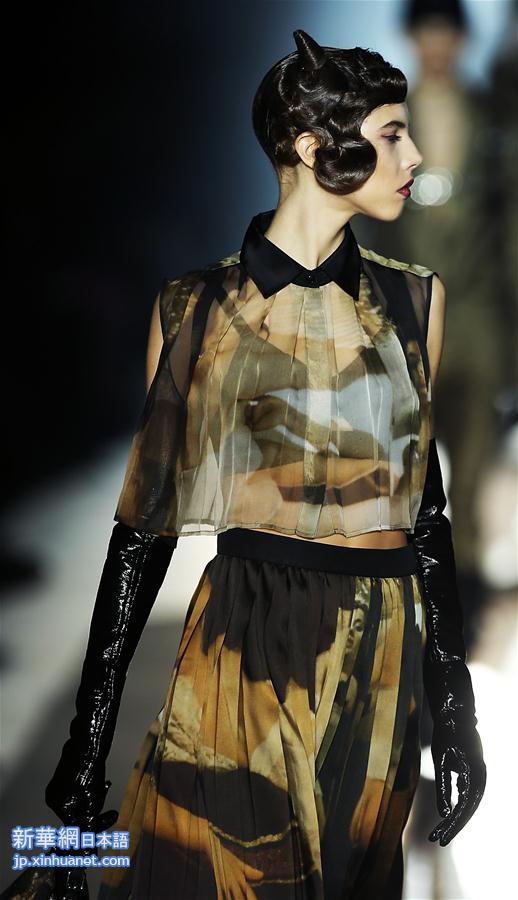 （国际）（1）米兰时装周：莫斯基诺发布秋冬新品