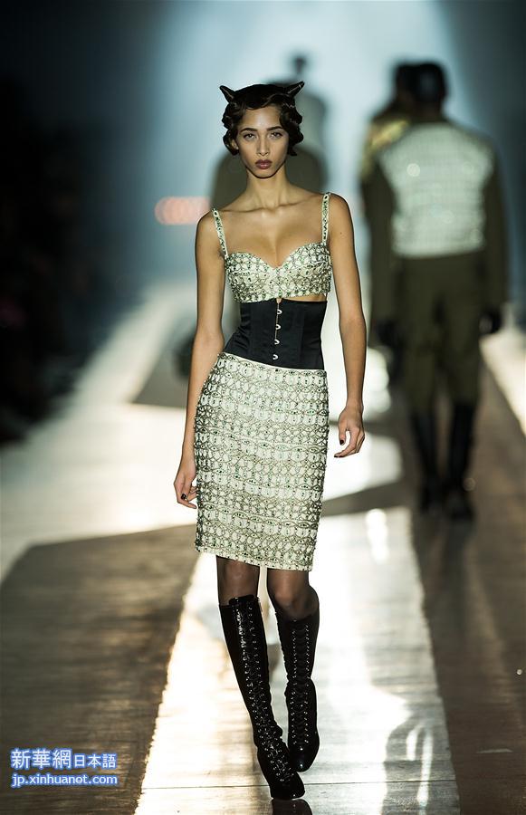 （国际）（2）米兰时装周：莫斯基诺发布秋冬新品