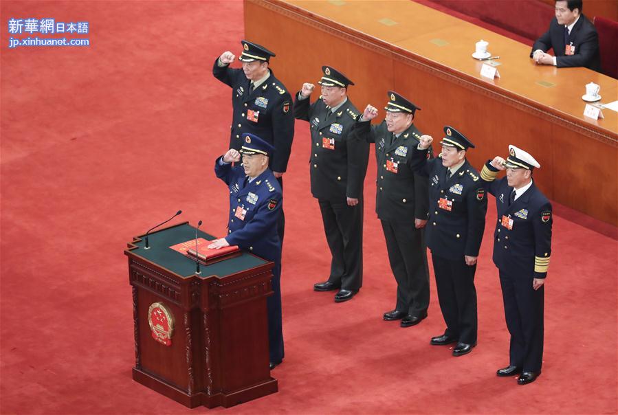 （两会）中央军委副主席、委员进行宪法宣誓