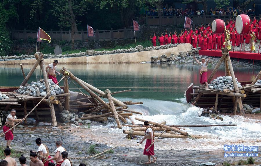 （社会）（1）四川都江堰举行清明放水节