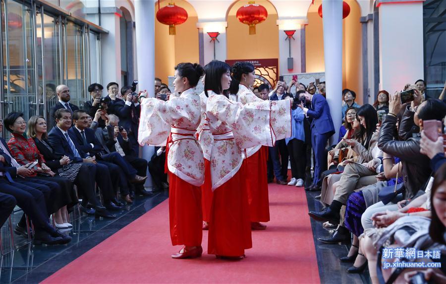 （XHDW）（4）布鲁塞尔举行中国传统服装秀