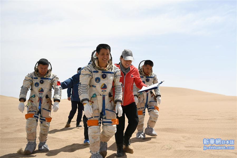 （图文互动）（1）我国成功组织航天员沙漠野外生存训练
