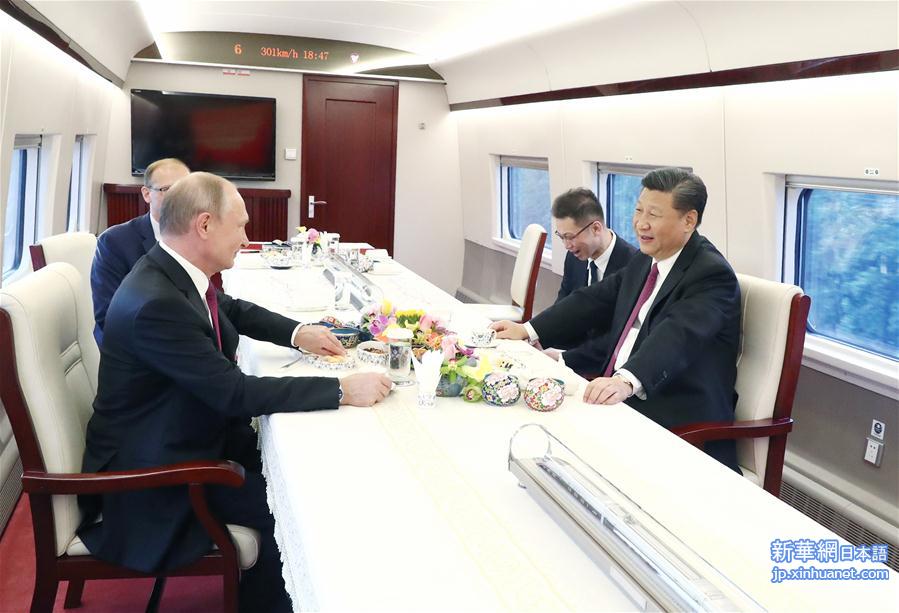（XHDW）习近平同俄罗斯总统普京同乘中国高铁赴天津