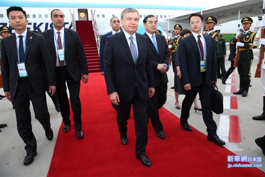 （上合青岛峰会·XHDW）（3）乌兹别克斯坦总统米尔济约耶夫抵达青岛