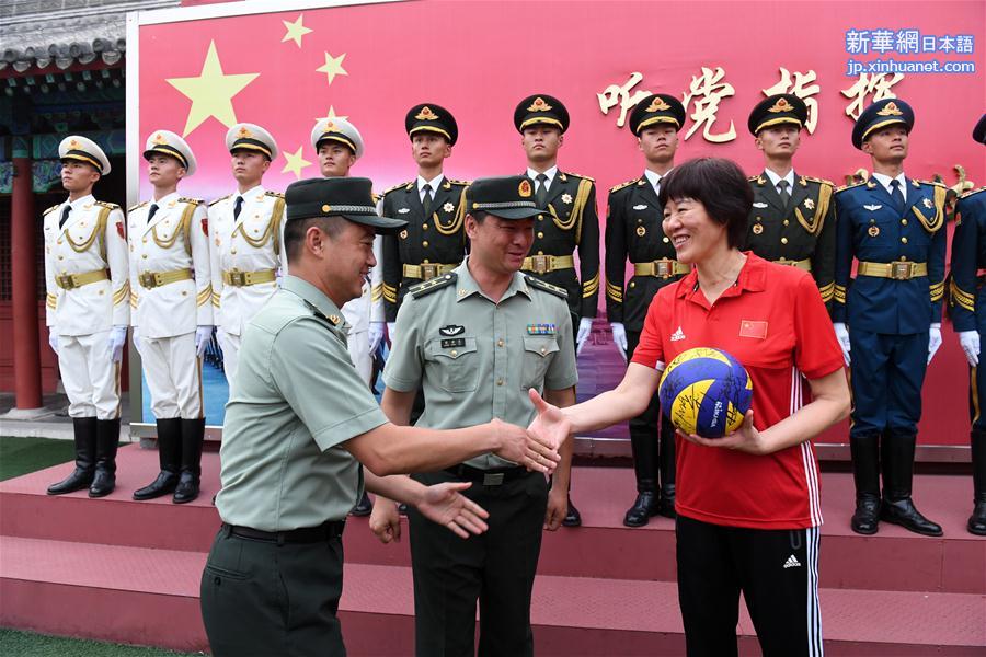  （体育）（10）中国女排在天安门广场观看升国旗仪式