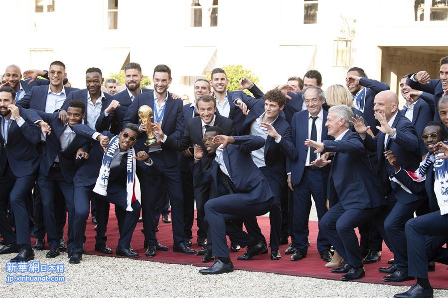 （世界杯）（1）足球——法国总统马克龙迎接法国队凯旋