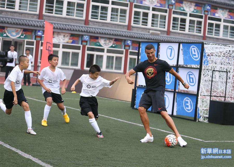 （体育）（5）足球——C罗在北京参加活动与小球员互动