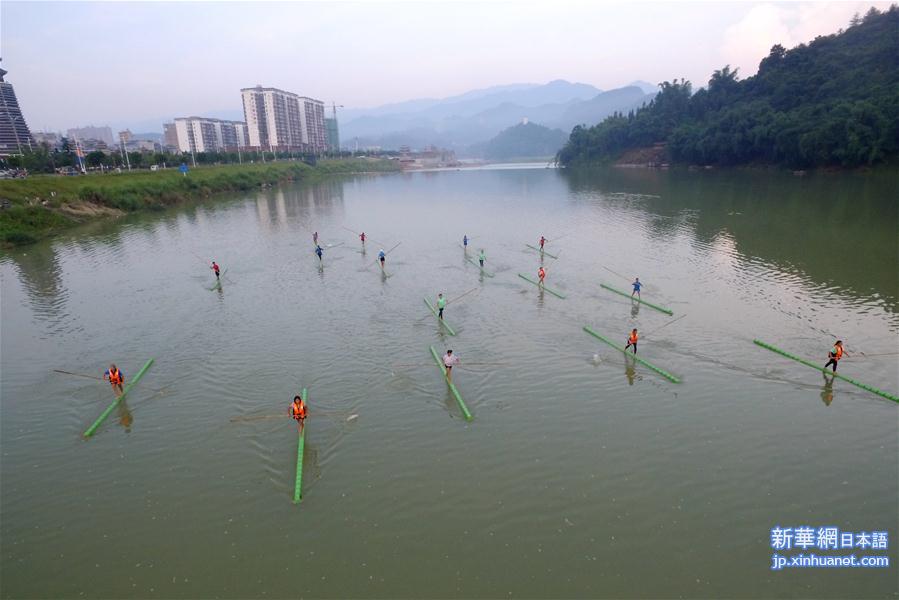 #（新华视界）（5）贵州榕江：学生水上练“绝活”