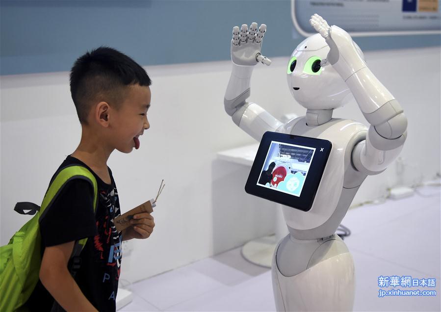（科技）（1）青少年“扎堆”世界机器人大会