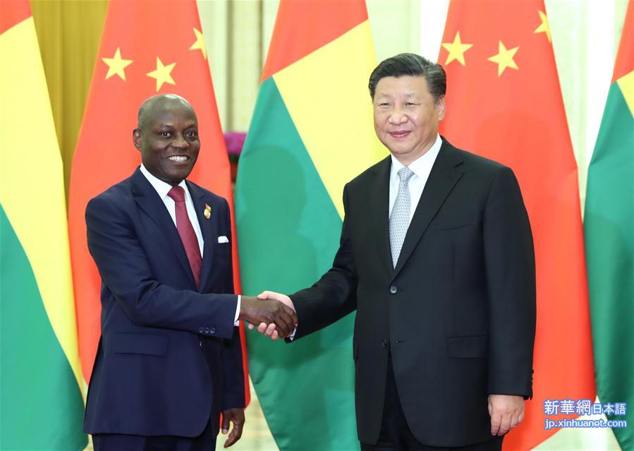 （中非合作论坛）习近平会见几内亚比绍总统瓦斯