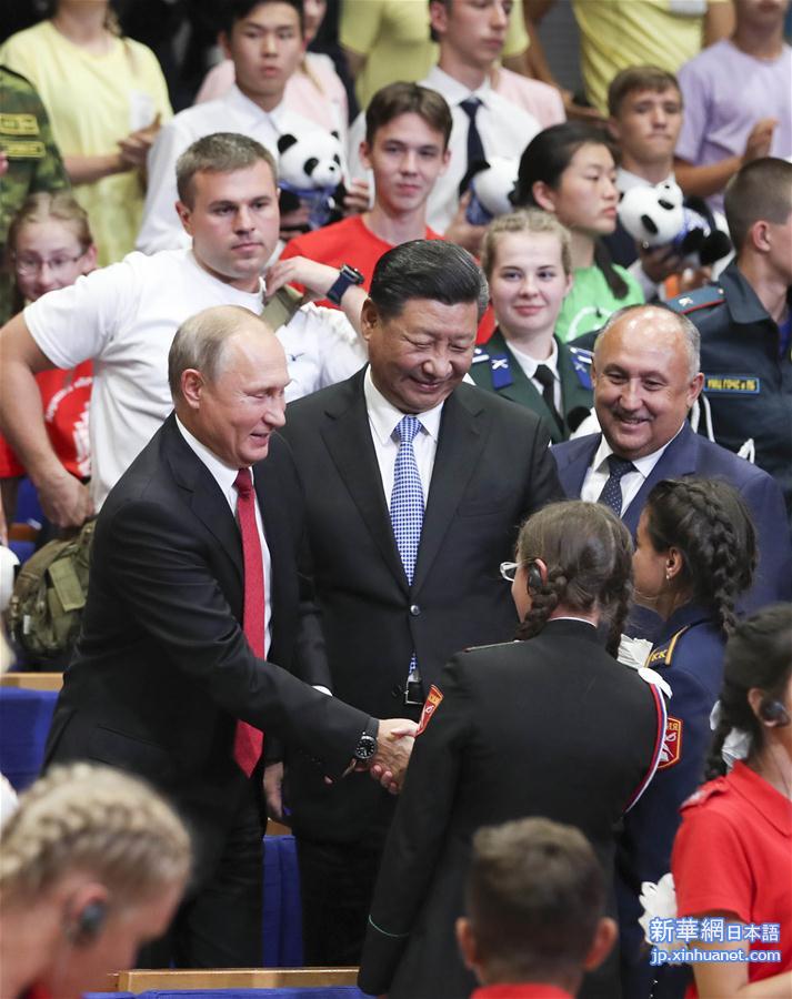 （XHDW）习近平和俄罗斯总统普京共同访问“海洋”全俄儿童中心