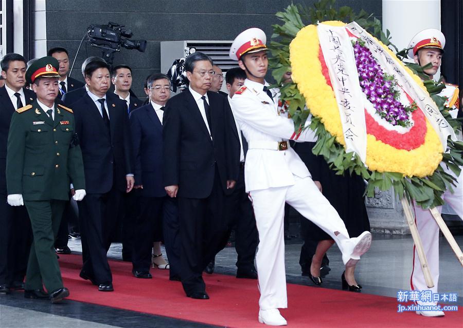 （时政）受习近平委托　赵乐际在河内吊唁越南国家主席陈大光